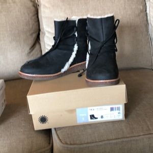 Ugg Luisa Boots Black - Size 8